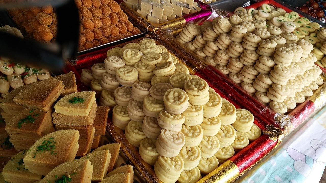 Portion sizes To make festive sweets for Ganesh Chaturthi healthier, the most important thing is to reduce your serving size to not more than 10-15 grams per mithai. Consider opting for desserts lower in calories.