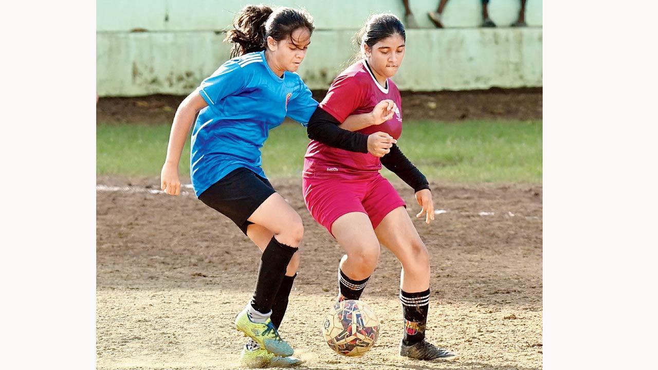 Holy Cross girls edge out Apostolic Carmel 2-1