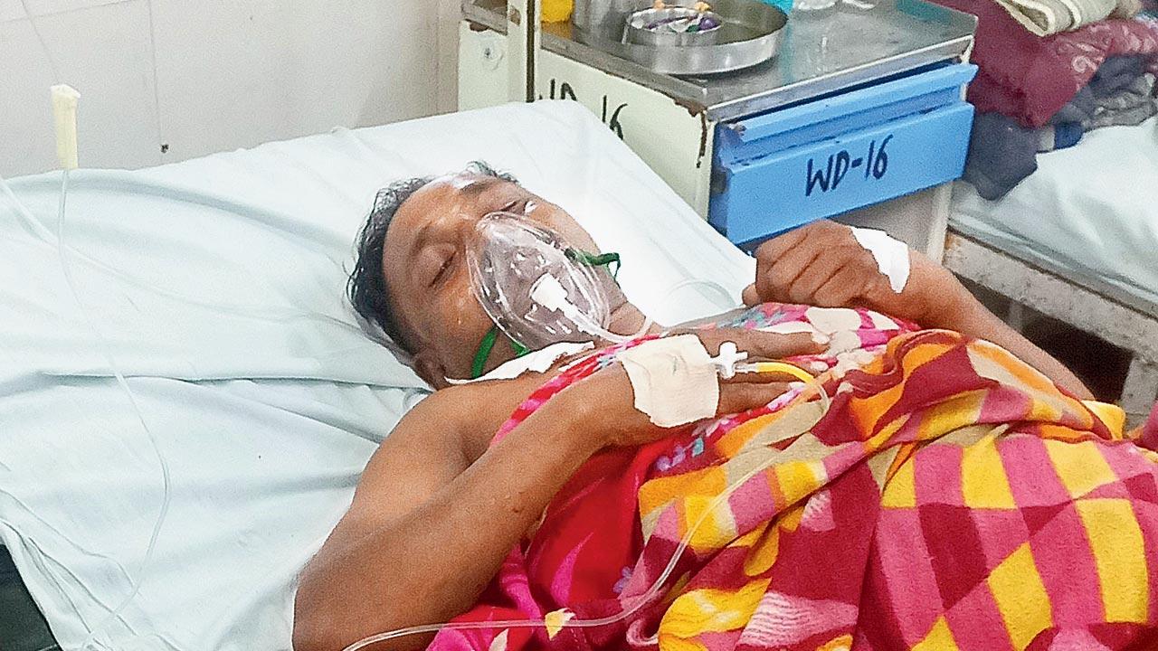Ashok Dagale at Sion hospital. Pic/Sayyed Sameer Abedi