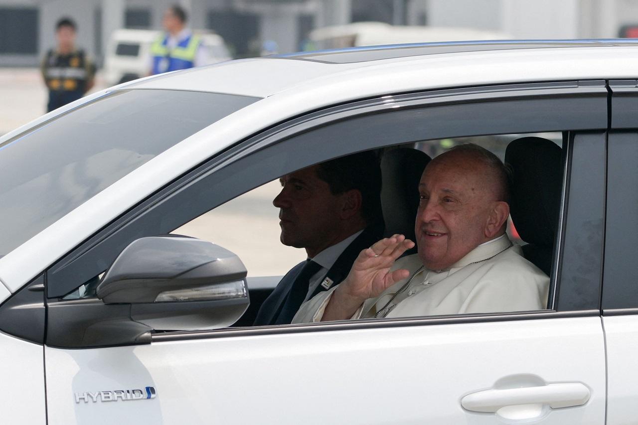 Outside the residence, he was greeted by well-wishers eager to catch sight of the first pope to visit since St. John Paul II in 1989