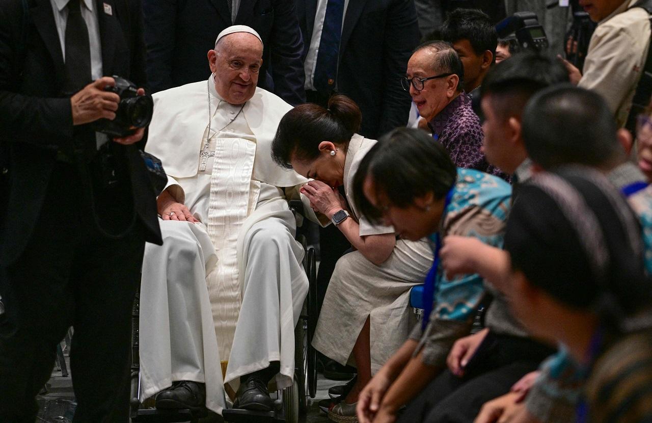 In an encounter rich with symbolic meaning, Francis traveled to Jakarta's iconic Istiqlal Mosque for an interfaith gathering with representatives of the six religions that are officially recognized in Indonesia: Islam, Buddhism, Confucianism, Hinduism, Catholicism and Protestantism
