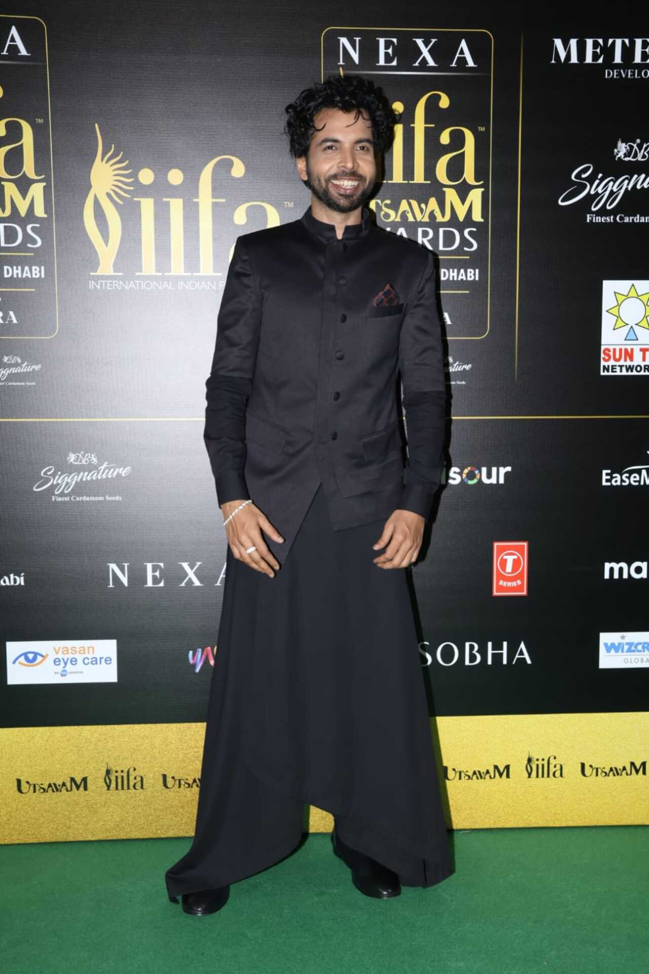 ‘Stree 2’ actor Abhishek Banerjee exuded the best of fashion in an androgenous attire. 