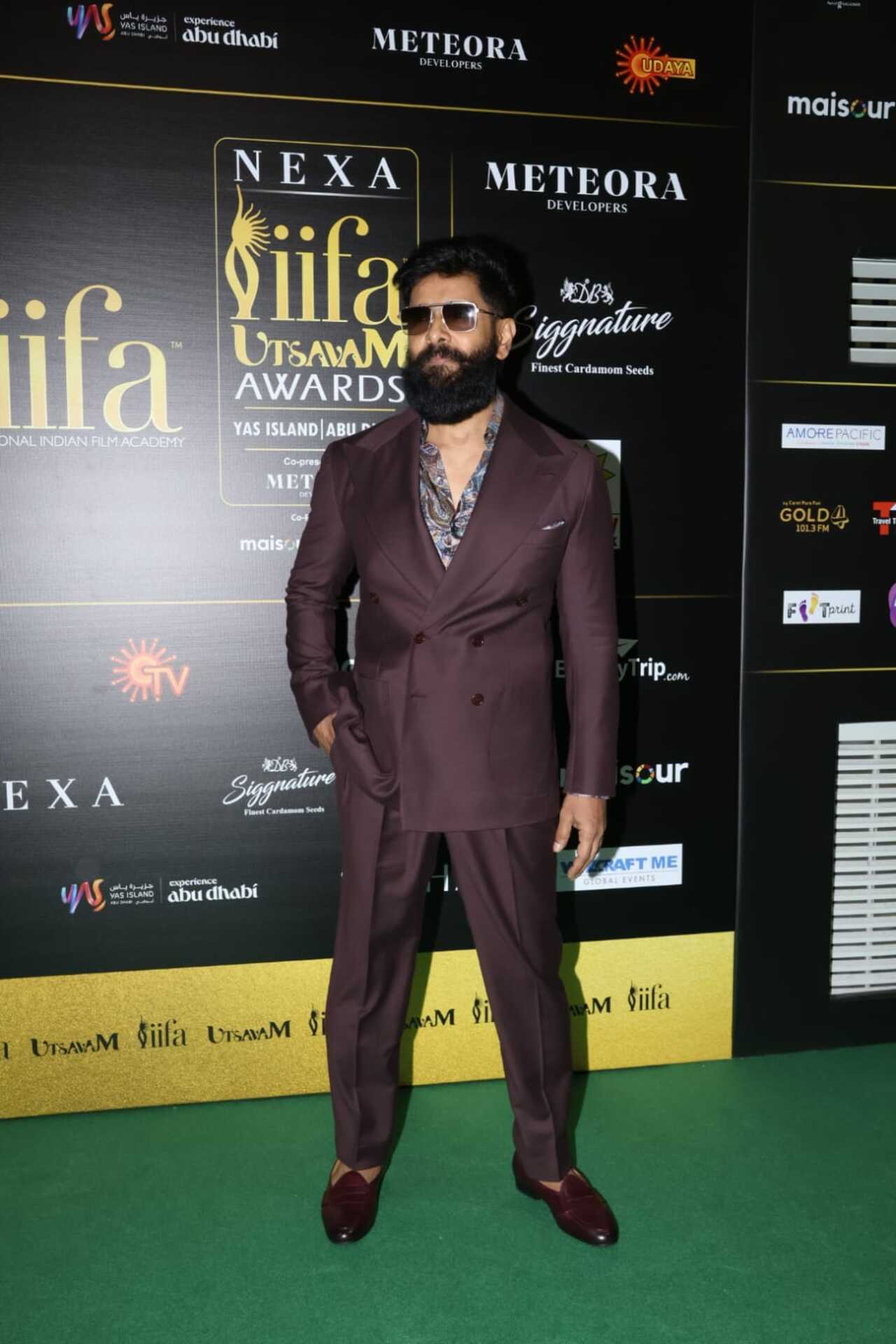 ‘Thangalaan’ star Chiyaan Vikram commanded attention in a brown suit. 