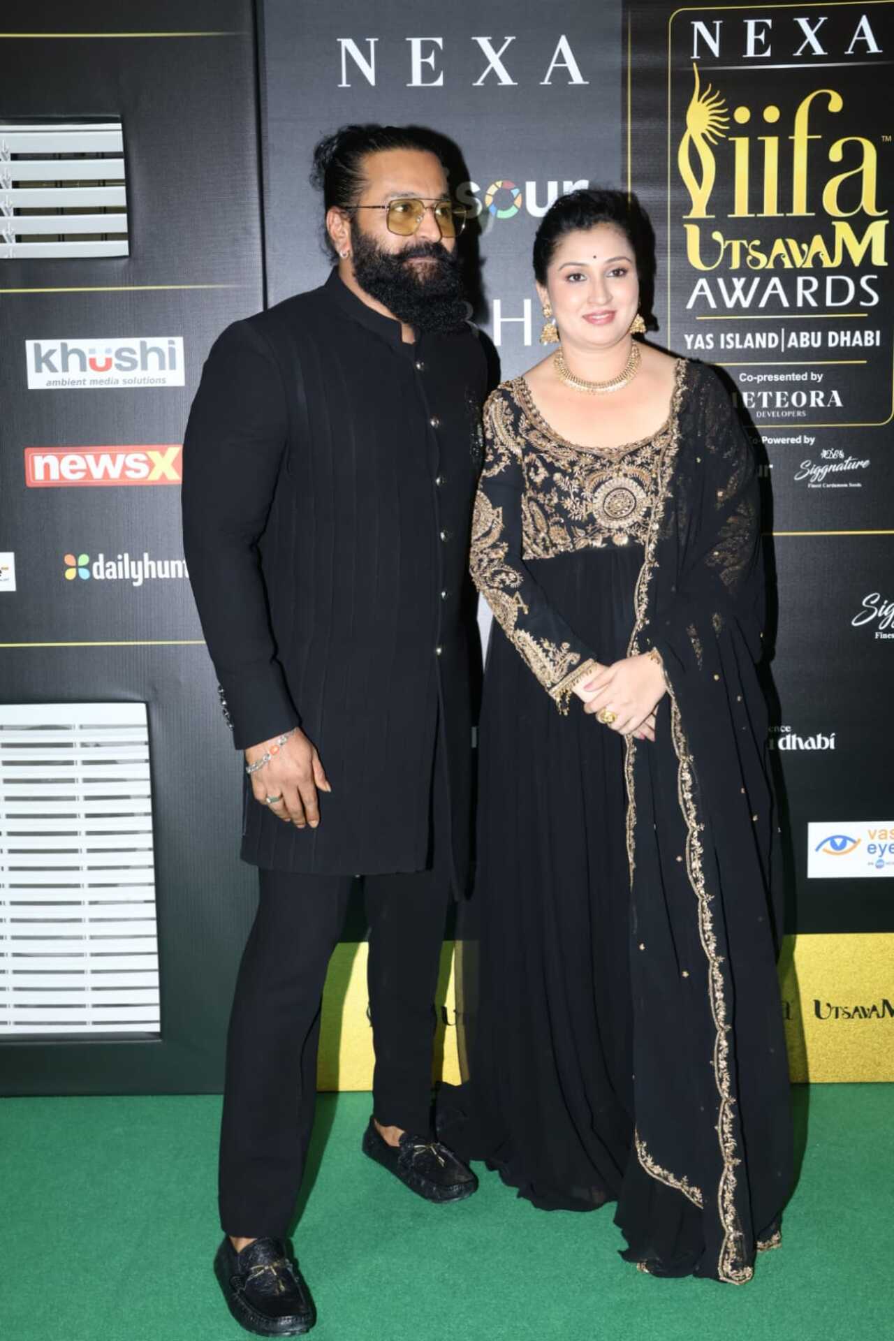 ‘Kantara’ star Rishab Shetty was spotted with his wife as they twinned in black. 