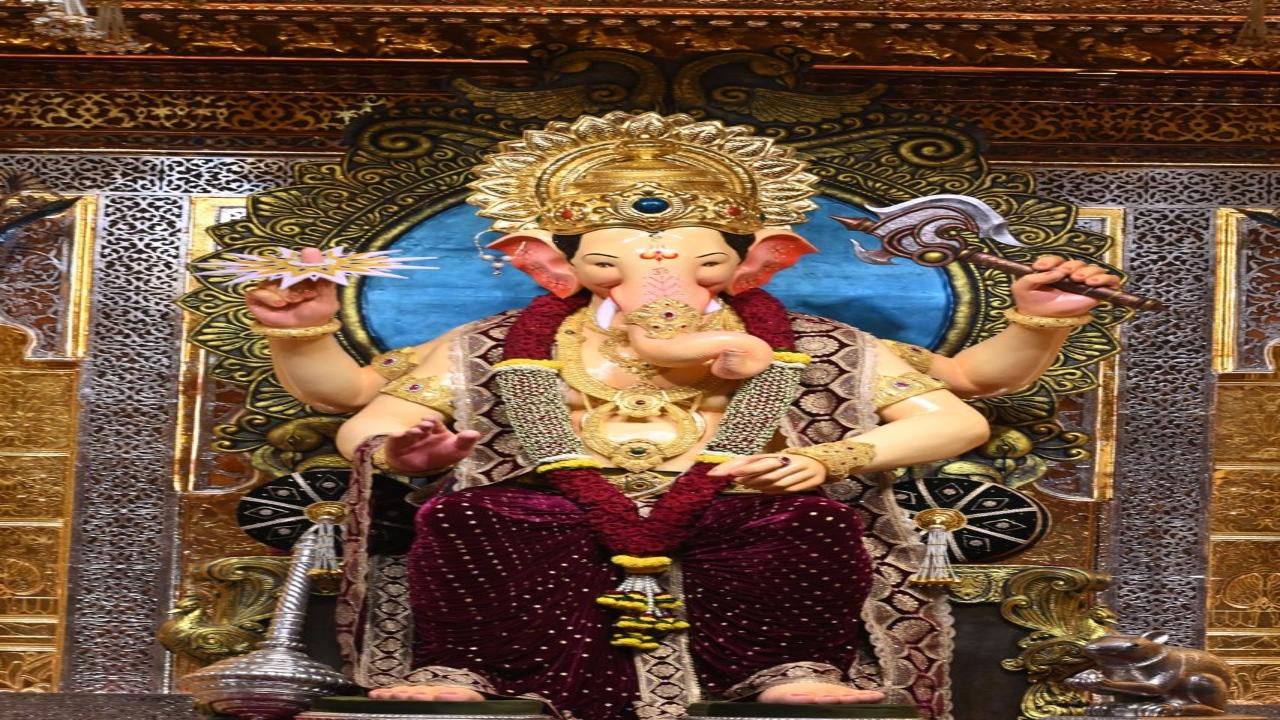 Every year, the mandal makes elaborate arrangements for the devotees who visit the Panday during the 10-days of the festival