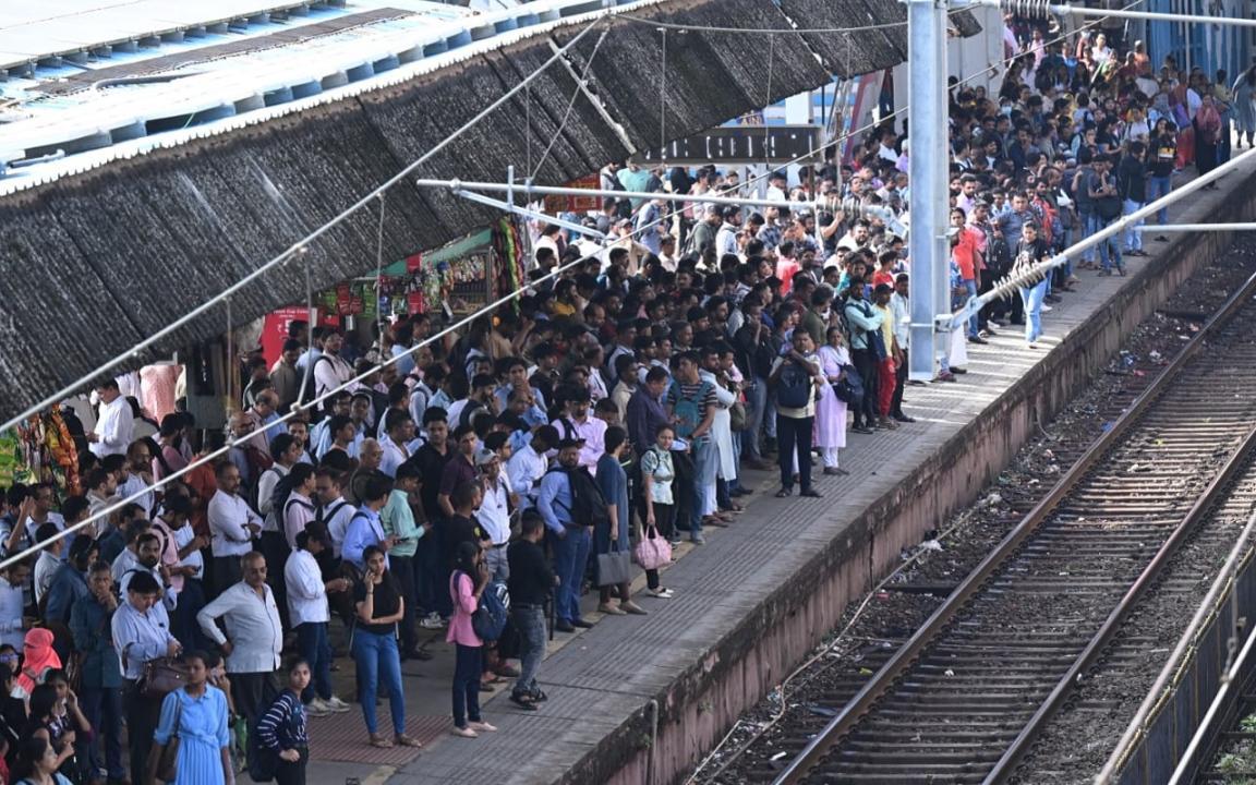 Mumbai local trains update: Western Railway trains delayed by 10-15 minutes due to ongoing work to add a sixth line; watch video
