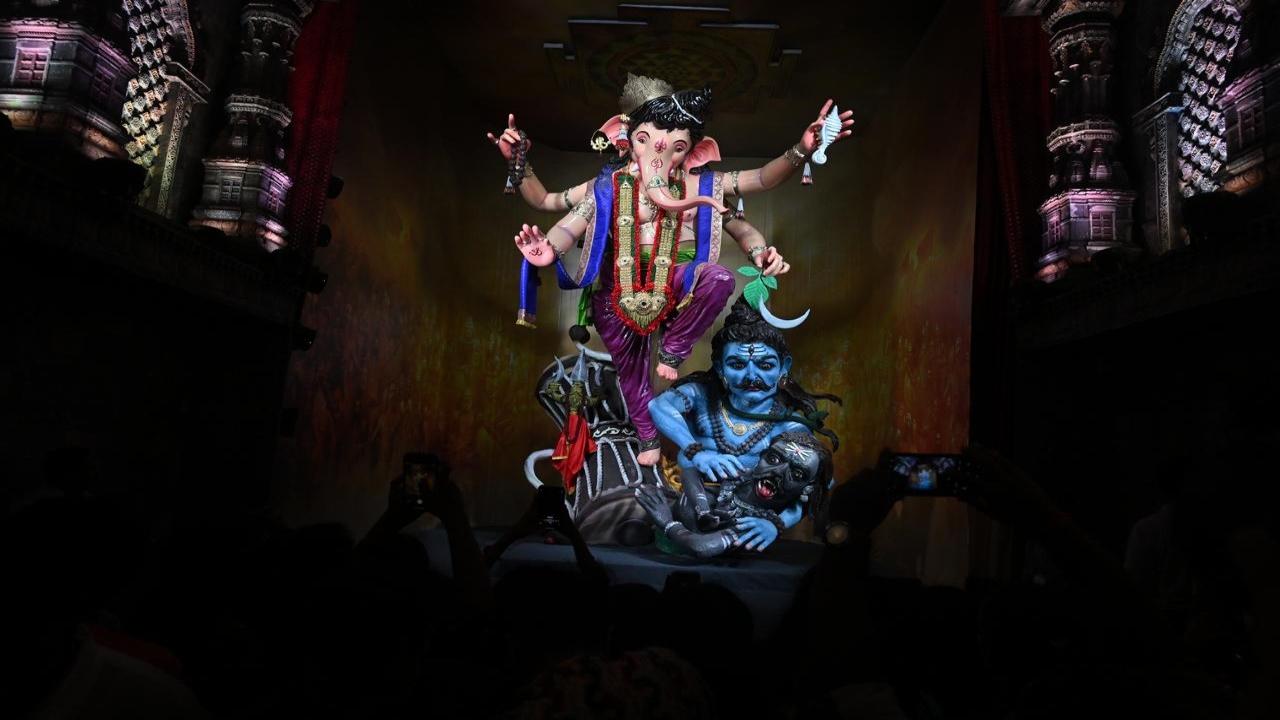 Just a few lanes away from the Lalbaugcha Raja and likewise popular is the Mumbaicha Raja in Ganesh Galli. Founded in 1928, this crowd-puller pandal will be celebrating its 97th Ganeshotsav this year