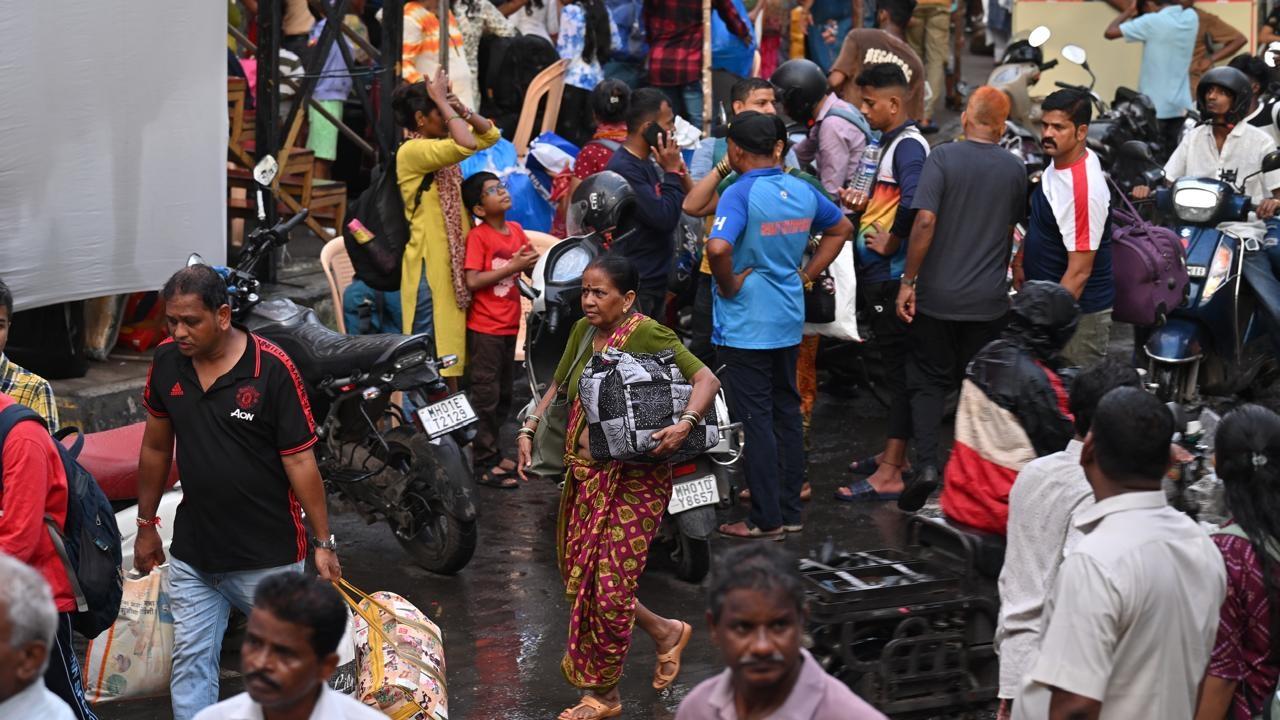 Shirang Barge, another union leader, said at the meeting, which took place at Sahyadri Guest House in south Mumbai, the chief minister, who is also MSRTC chairman, agreed to a Rs 6,500 salary hike for employees