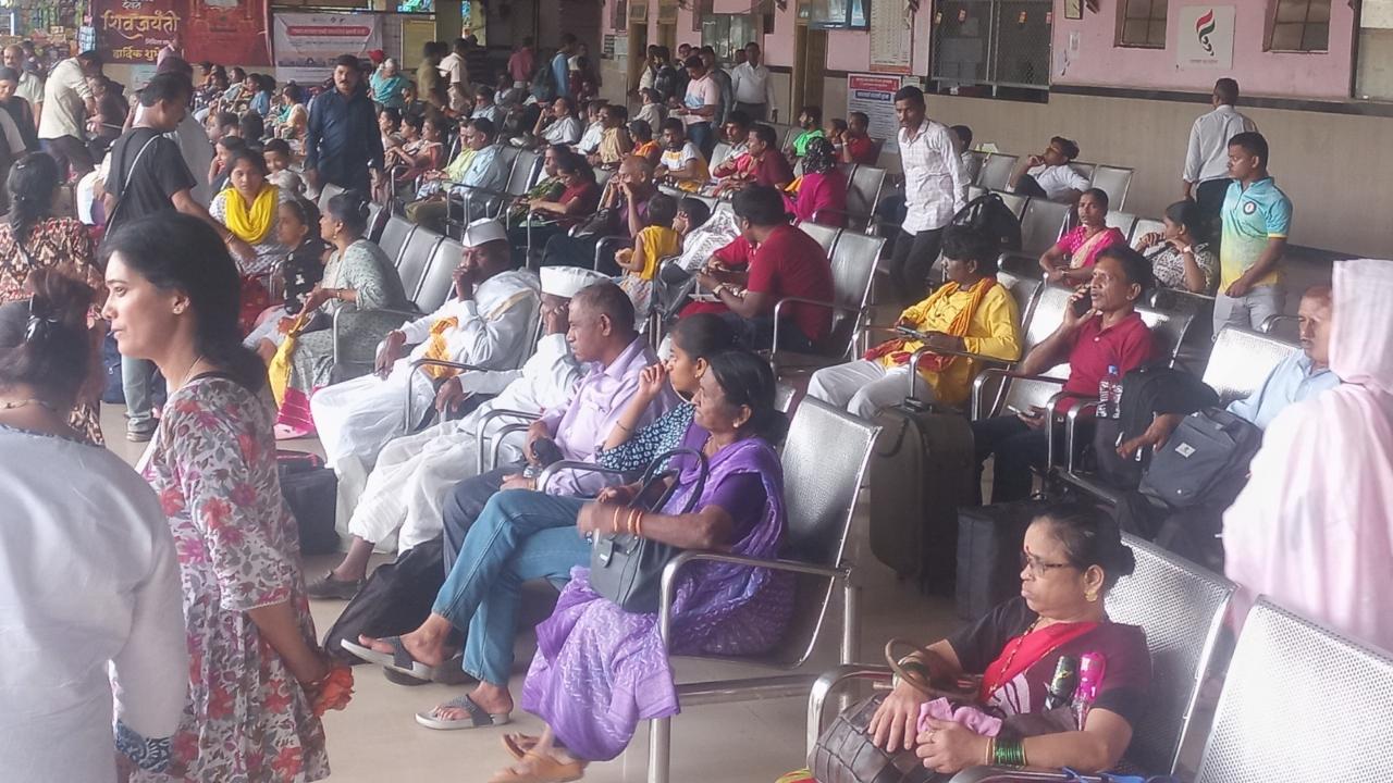 As of 8 am on September 3, out of the 251 bus depots, 35 were completely closed, while the remaining depots are either partially or fully operational