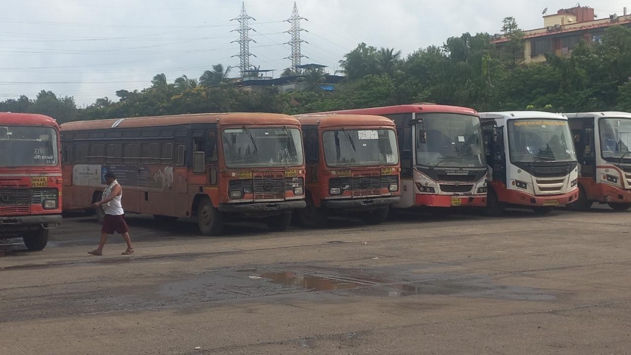Meanwhile, later in the day, an industrial court in Mumbai has declared the ongoing strike by MSRTC workers illegal and asked all employees to return to their duties as soon as possible