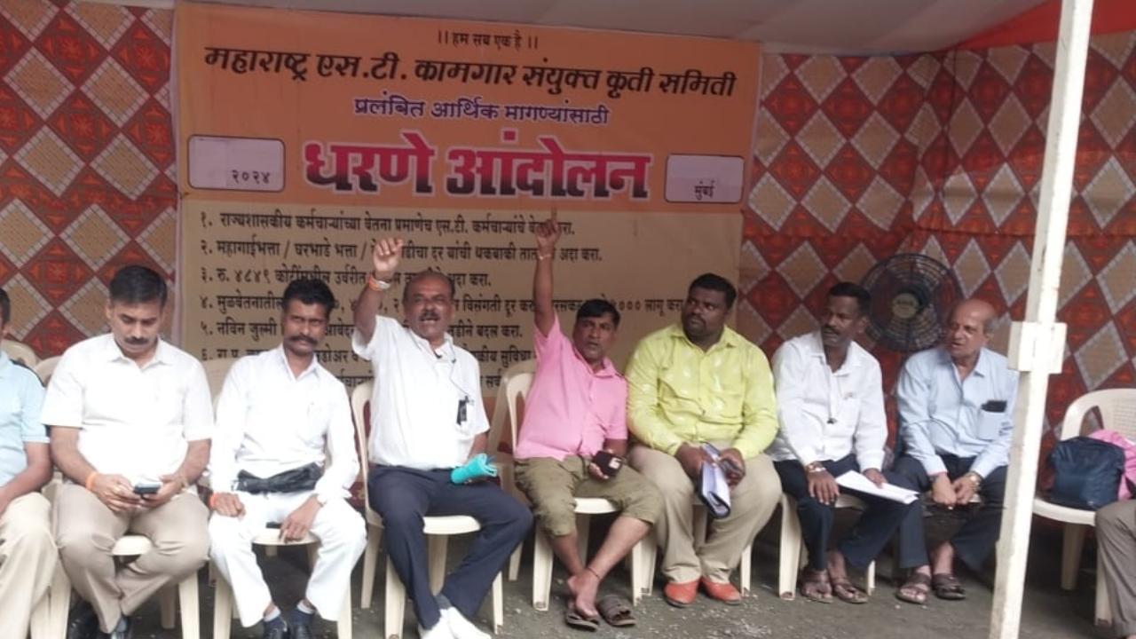 Due to the strike launched by the action committee of 11 trade unions starting midnight, the bus services of the state-run corporation were completely stopped at 35 out of the MSRTC's 250 bus depots across the state, a spokesperson of the corporation said