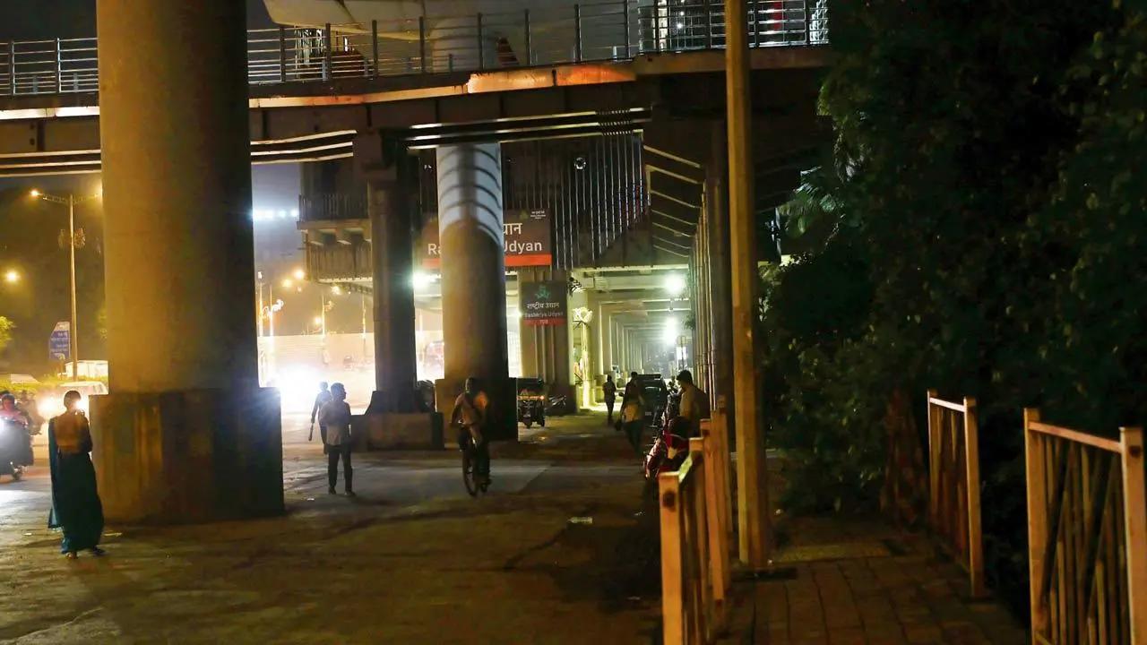 Exclusive | Mumbai: Dark streets under Metro stations add to women’s safety scare
Amid concerns about women’s safety, mid-day visited Metro stations on the Red and Yellow lines whose commuters expressed anxiety over the last-mile journey to their homes. Many stations lacked well-lit, pedestrian-friendly pathways while spaces under bridges were shrouded in darkness after sunset. The state of three stations on Line 7—Dindoshi, Poisar and Rashtriya Udyan—was particularly worrisome. Read more.