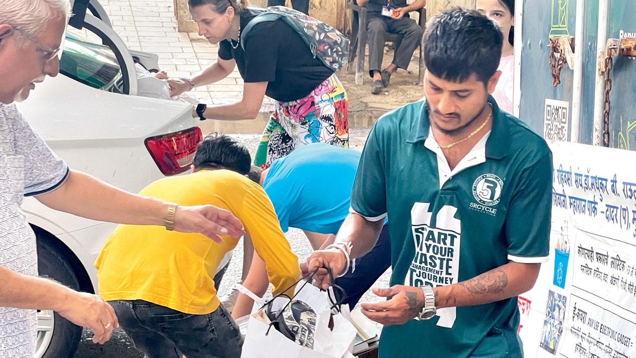 Participants at the waste collection drive at Shivaji Park