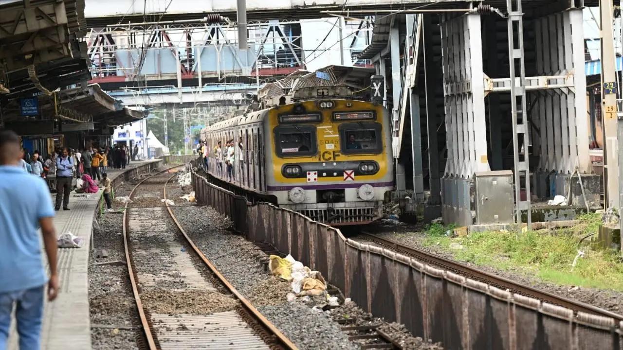 Mumbai local train updates: Central Railway to operate a block this weekend for FOB girder work at Thane station  