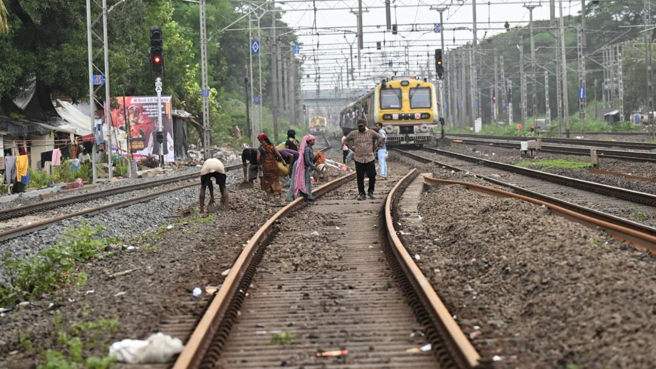 To facilitate the construction of the sixth line between Goregaon and Kandivali, a mega block of 10 hours will be undertaken on the Up and Down slow lines as well as on the Down fast line, the Western Railway said