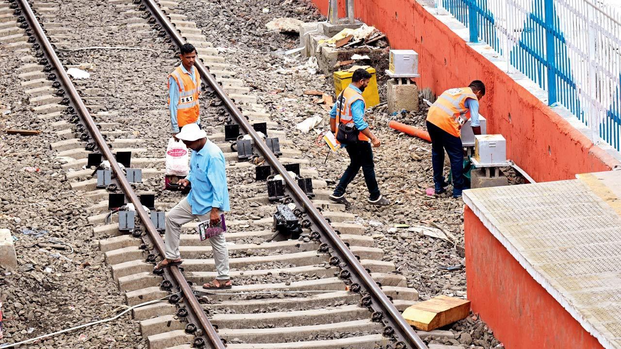Mumbai: Brace for delays in Western Railway for a month