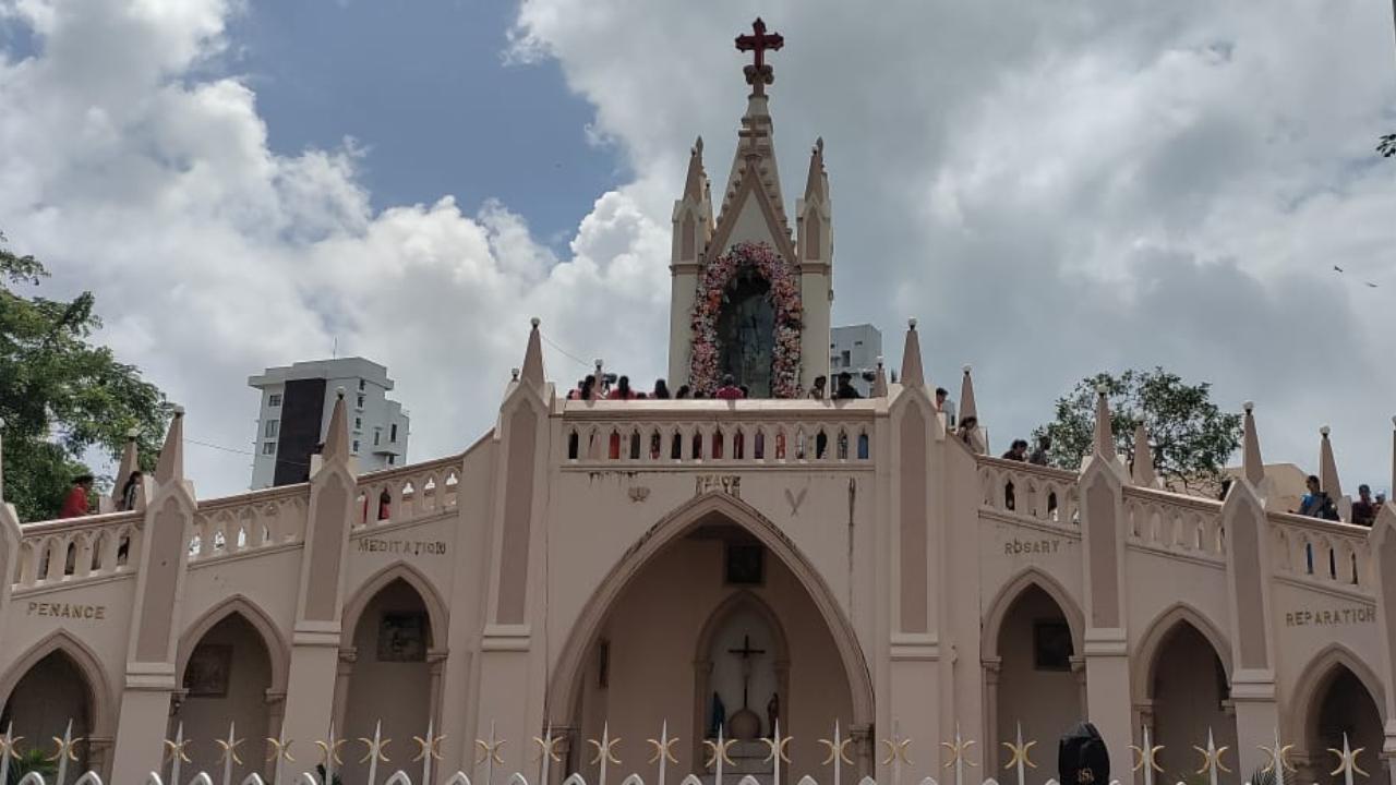 Last but not the least, even the chapel outside Mount Mary Church has been decorated like every year with flowers in the shape of a garland, as devotees spent time praying there.