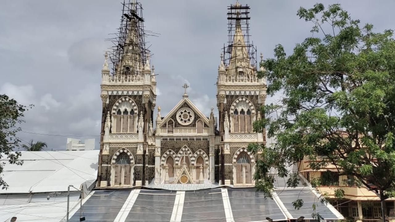 In Mumbai, Mount Mary Church also celebrates their feast day on the same date, thus decorating the entire church with flowers, garlands and different decorations.