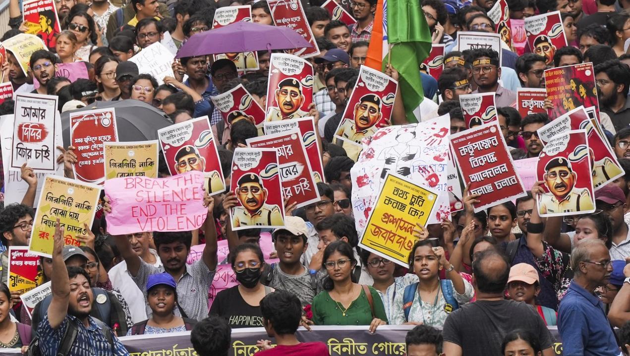 Junior doctors continue sit-in near Kolkata Police HQs, demand CP's resignation
