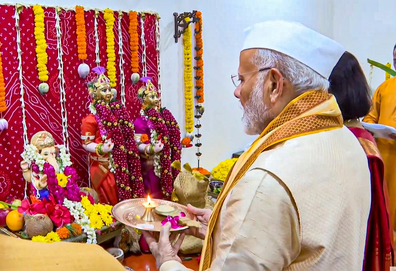 In Photos PM Modi participates Ganesh Puja at CJI Chandrachud’s residence