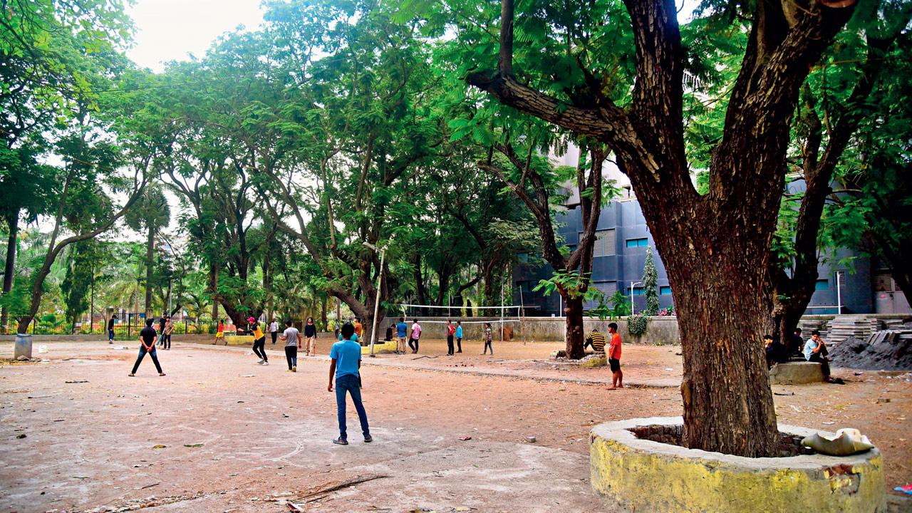 The open plot at Bal Gandharva Rangmandir at Patwardhan Park in Bandra, where a parking lot was being planned. File Pic/Shadab Khan