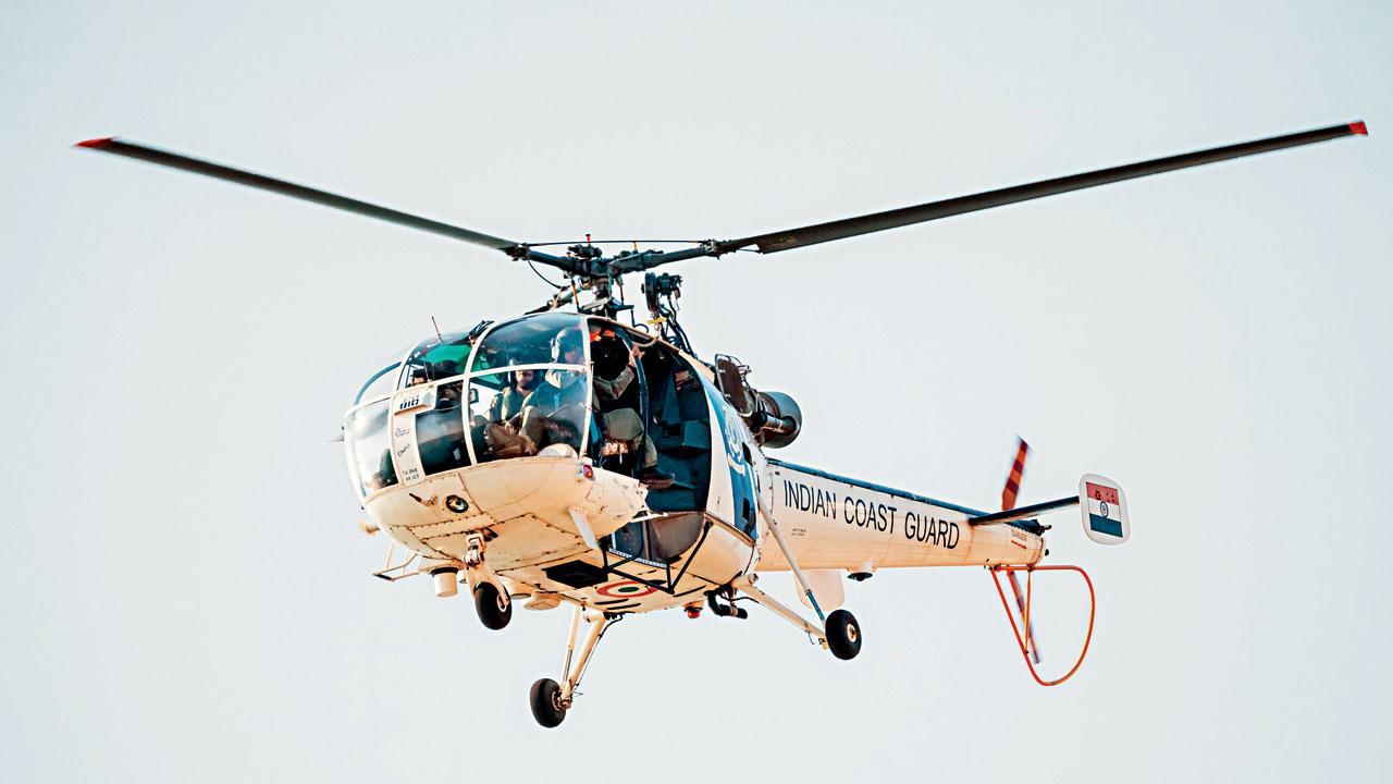 Mumbai: Pilot dead, 2 missing after coast guard chopper crash