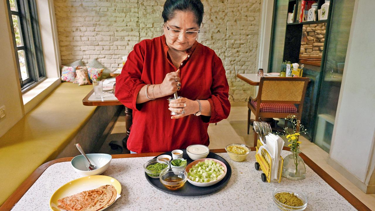 Pinky Chandan Dixit makes Kumaoni raita. Pic/Atul Kamble