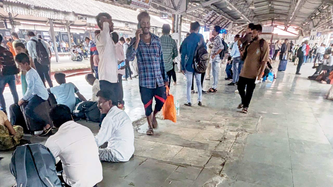 Dadar station after stall was moved