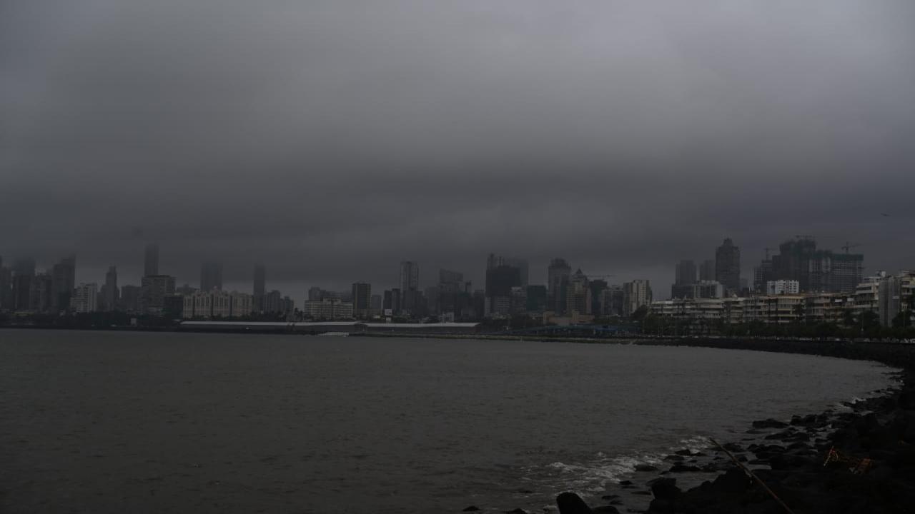 On Wednesday, the city had received heavy rainfall, leading to disruption of local train services as well as inundation in several areas. On Thursday morning, Mumbai received light to moderate rainfall in some parts 