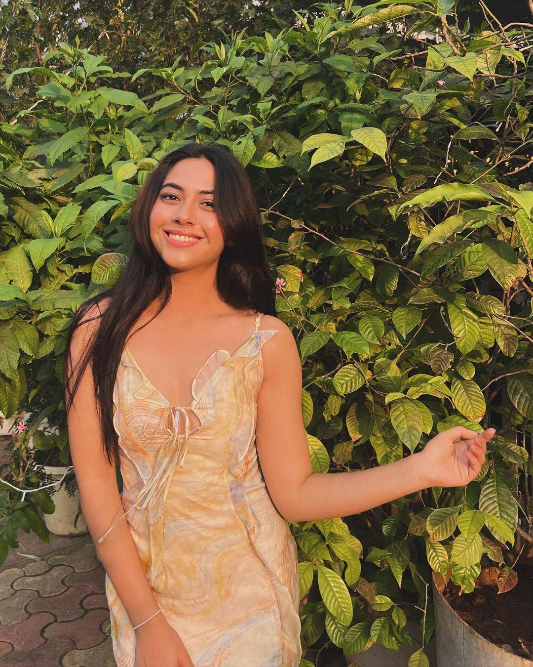 The actress left her hair open, and with minimal nude makeup, she stunned. We can't deny this is one of her best looks!