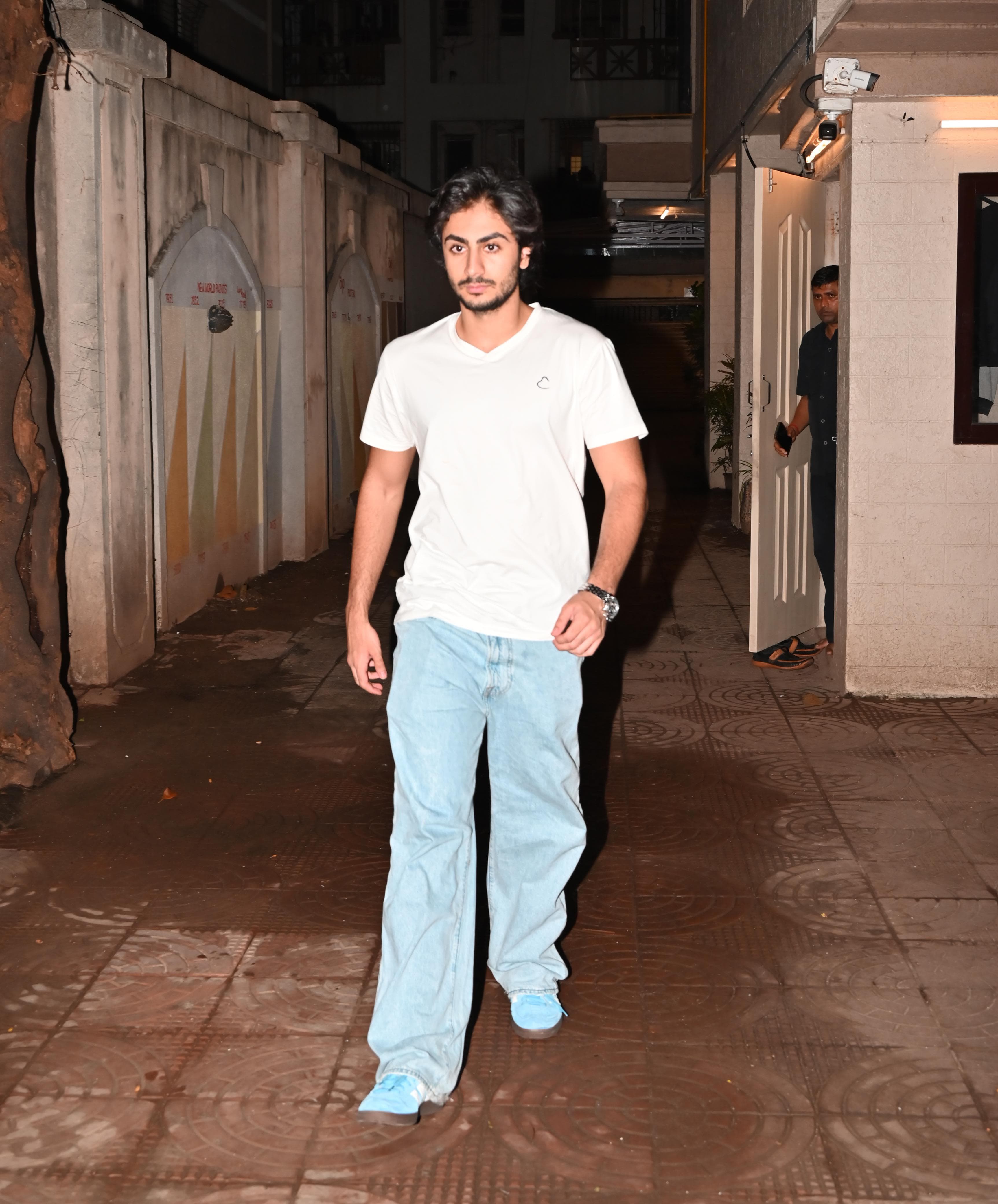 Arhaan Khan was clicked outside Malaika Arora's father's residence