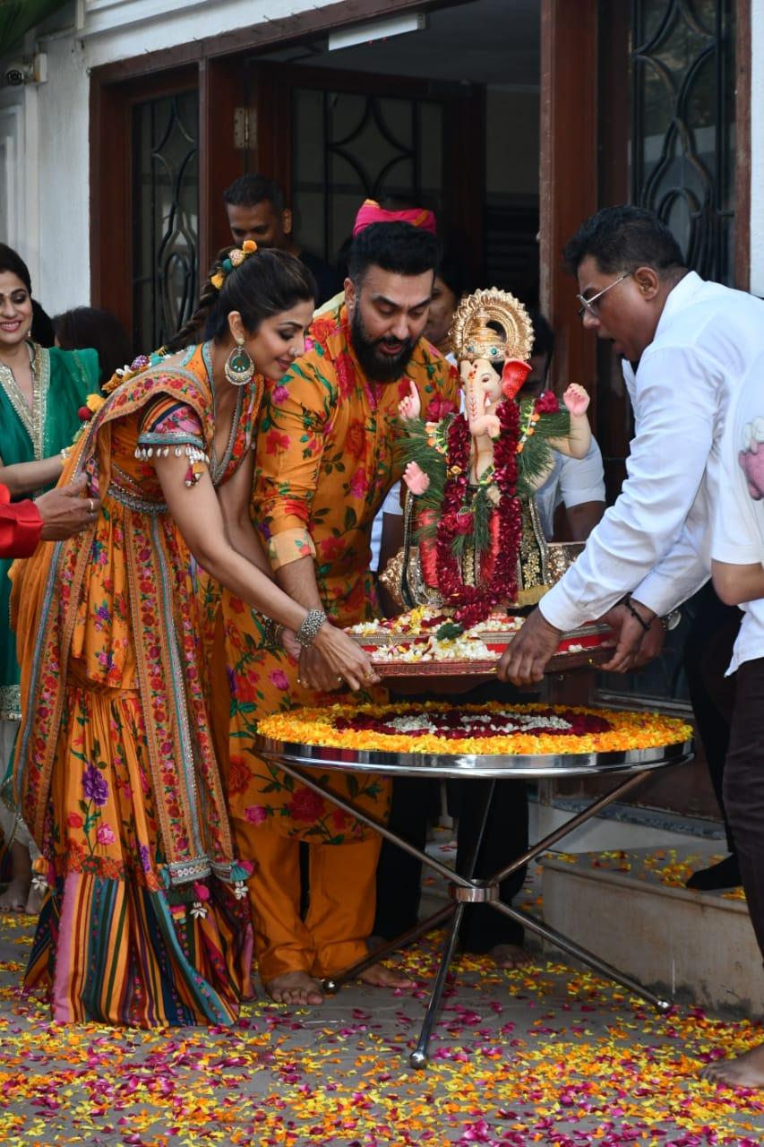 Shilpa Shetty, who welcomes the Ganesha idol for one and a half days, has now bid adieu to Bappa