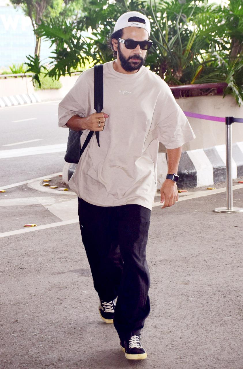 Rajkummar Rao was clicked at the airport and his look for the day, caught eyes. The actor paired a light coloured T-shirt with black pants