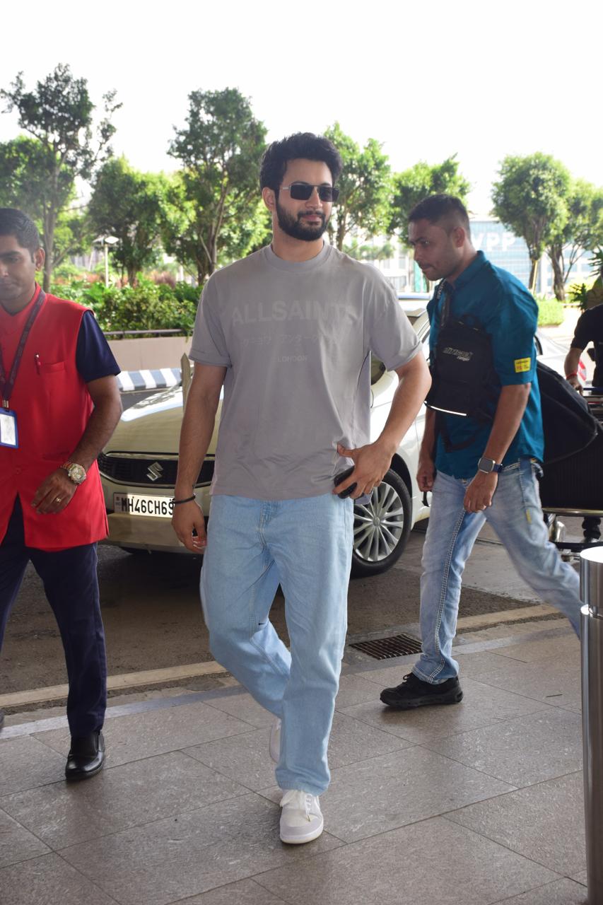 Rohit Saraf was snapped outside Mumbai airport. The actor's adorable smile was melting hearts