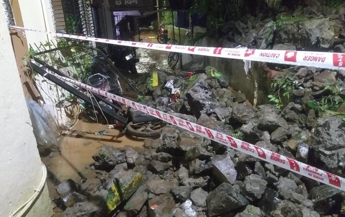 Maharashtra: 20 two-wheelers damaged as Thane housing complex wall collapses