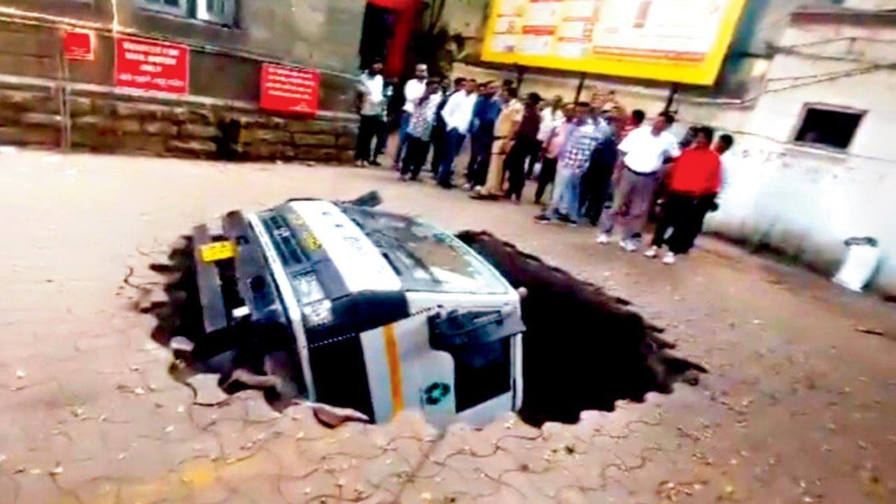 Sinkhole swallows truck in Pune