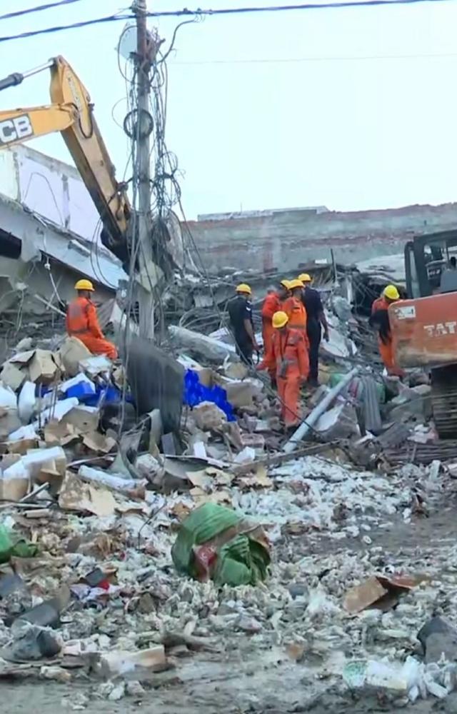 A three-storey building housing godowns and a motor workshop collapsed in the Transport Nagar area in Lucknow on Saturday, leaving 28 people injured