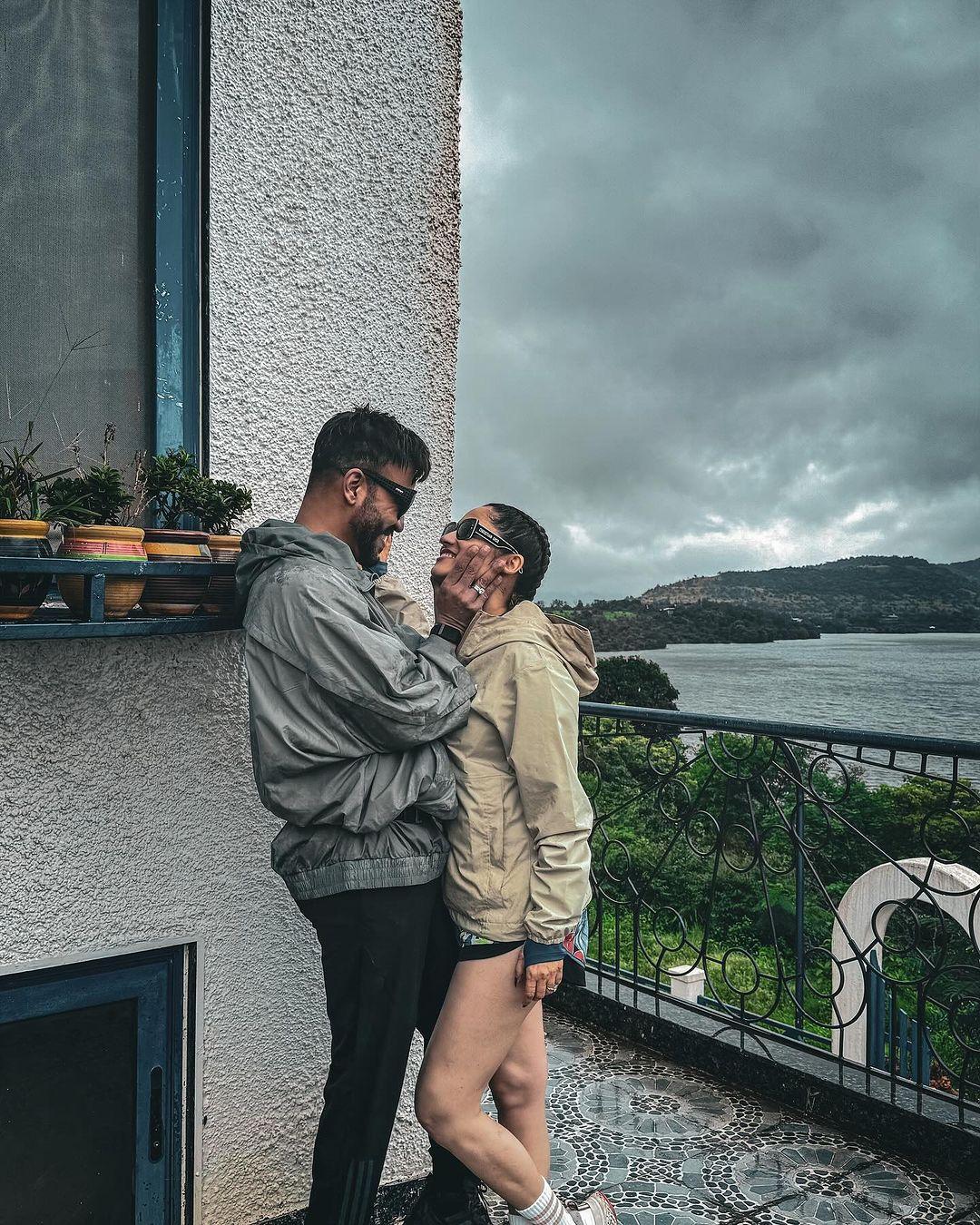 Aww, so cute; they are indeed giving major couple goals as they pose for a cute and candid picture.