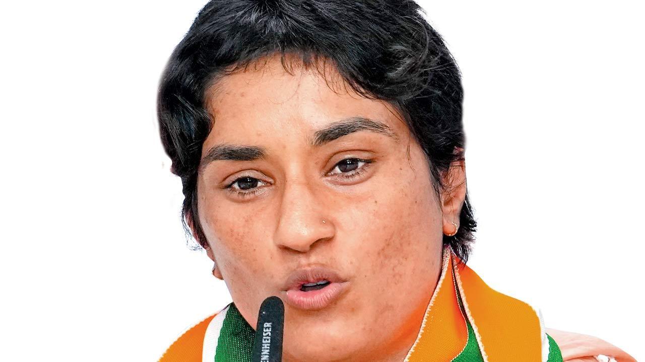 Mahavir Phogat unhappy over niece Vinesh entering politics?