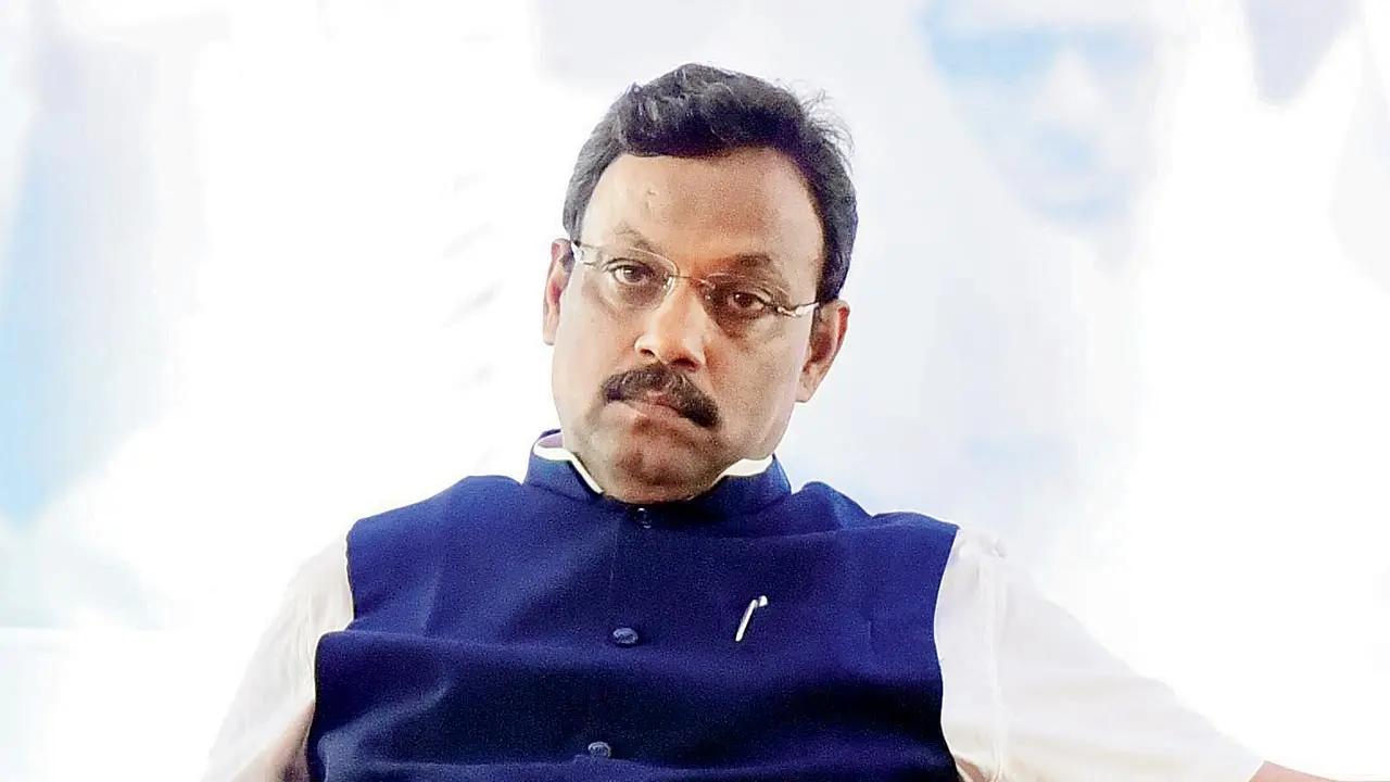 Vinod Tawde (BJP) Vinod Tawde is a senior BJP leader with a long-standing presence in Maharashtra politics. A former state minister, Tawde has maintained a low profile in recent years but remains an influential figure within the party. Reports indicate that some Maharashtra BJP leaders have conspicuously sidelined Tawde, viewing him as a contender for the Chief Minister’s post. His organisational skills and experience in various administrative roles position him as a dark horse candidate for the CM role, especially if the BJP leadership seeks a compromise candidate to unite different factions within the party.