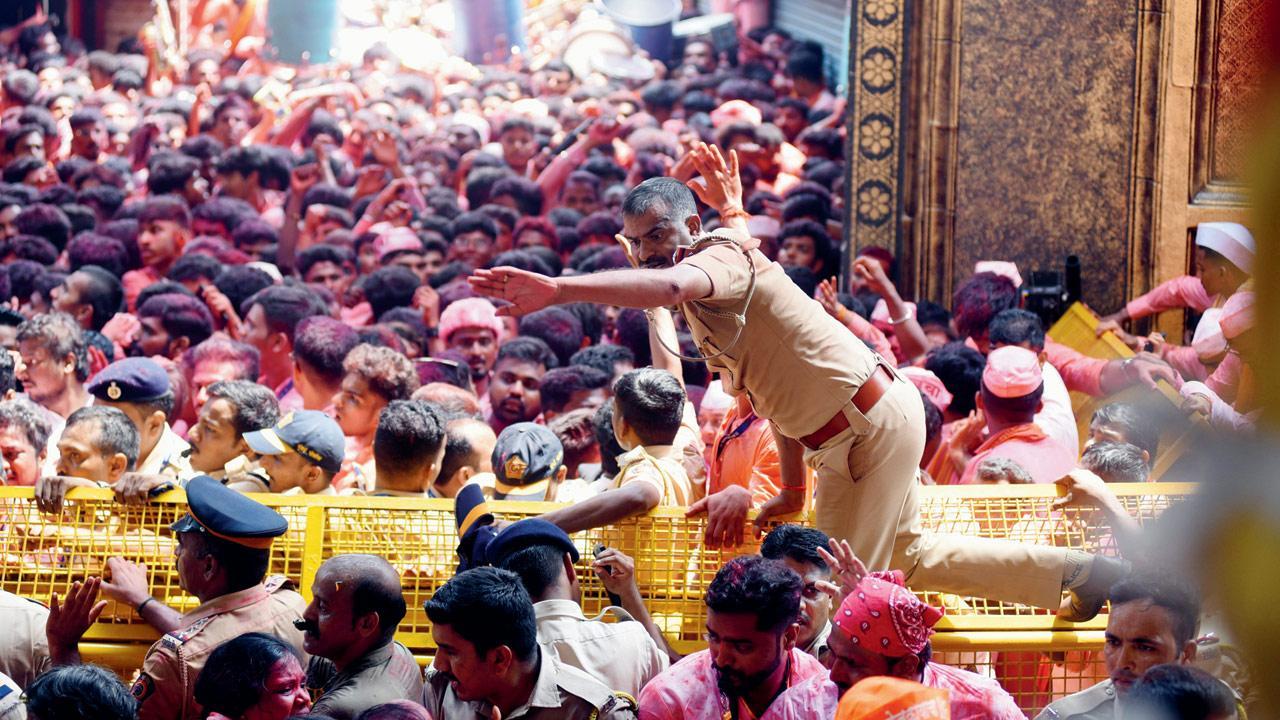 Mumbai: 32 thefts during Lalbaugcha Raja visarjan procession