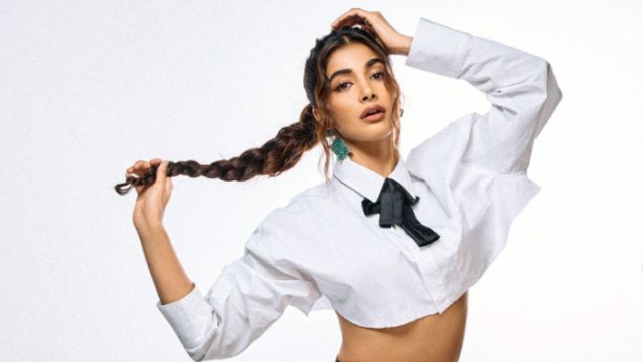 Pooja Hegde receives sweet 'thank you note' as she wraps up the shoot of 'Deva'