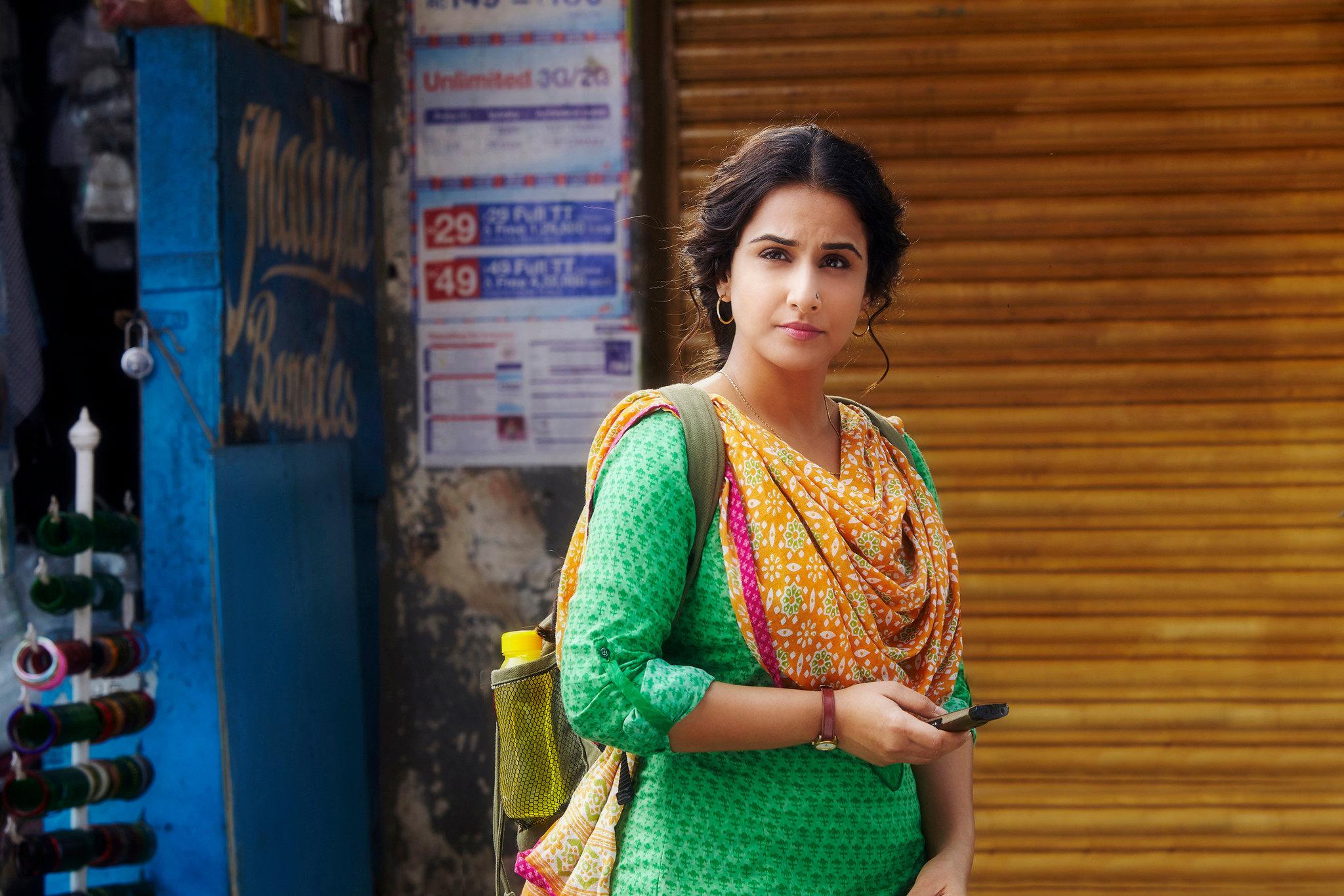 Vidya Balan plays the titular role of Bobby, an aspiring detective in Hyderabad. Despite societal pressure and skepticism about her unconventional career choice, she takes on various cases, proving her skills and determination to make it as a private investigator.