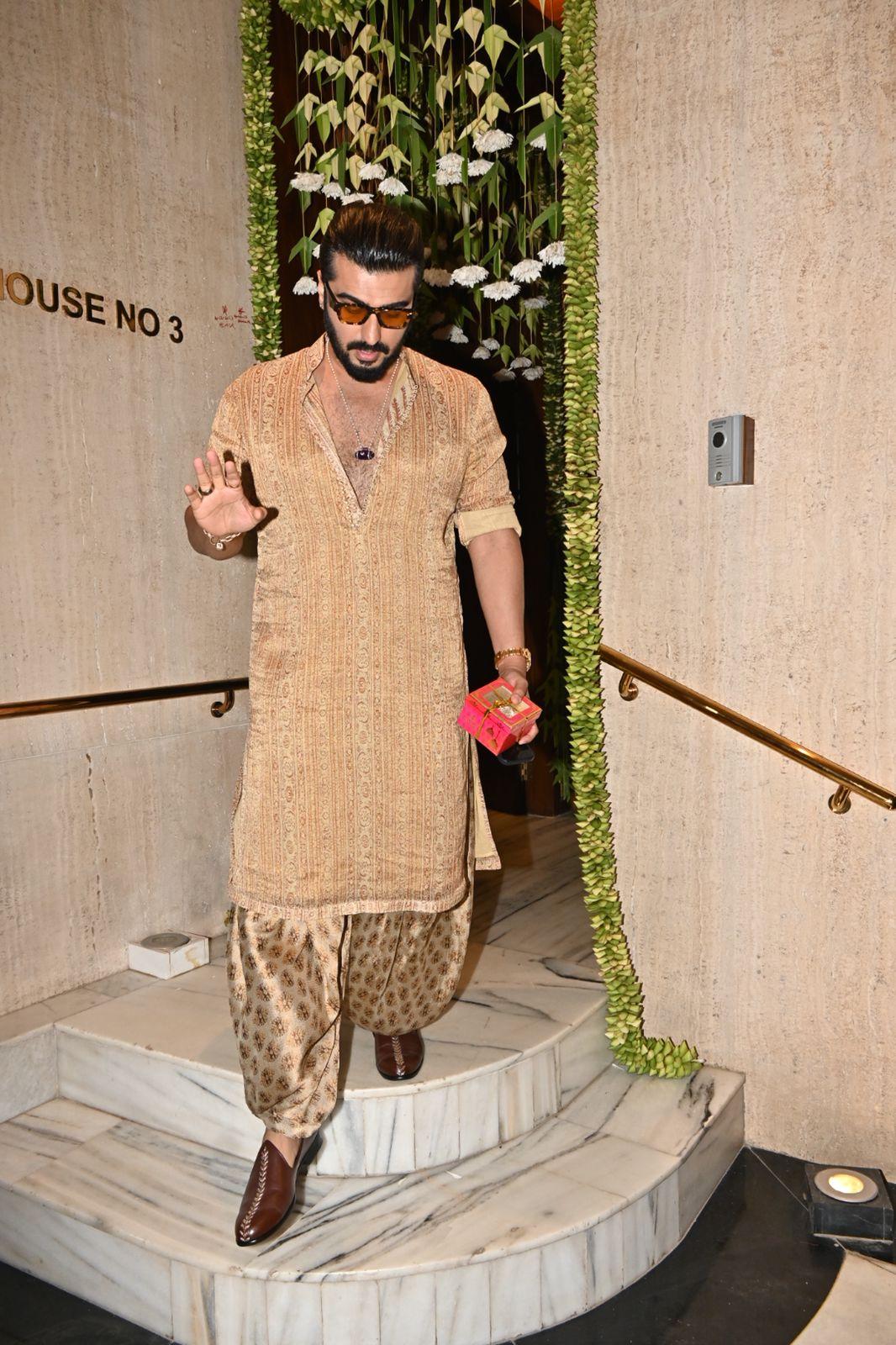 Arjun Kapoor marked his attendance at Manish Malhotra's Ganesh puja today