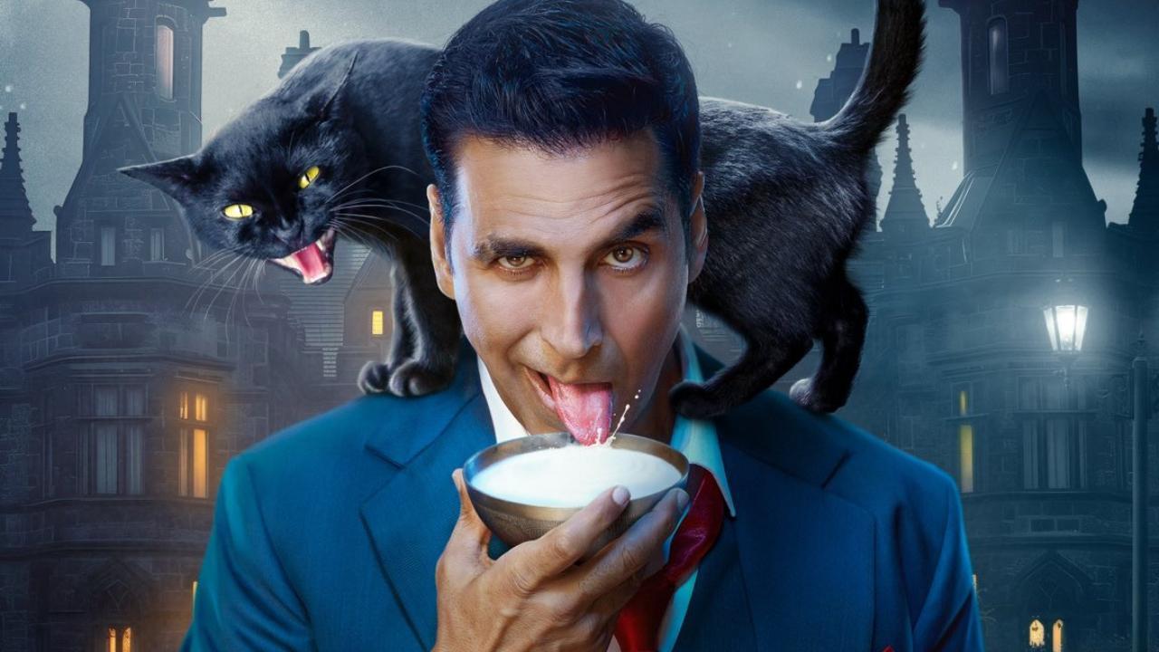 Akshay Kumar licking a bowl of milk in 'Bhoot Bangla' first look will give you the creeps