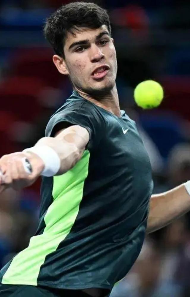 Carlos Alcaraz overcame Taylor Fritz 6-2, 7-5 as Team Europe rallied to beat Team World 13-11 and win the Laver Cup