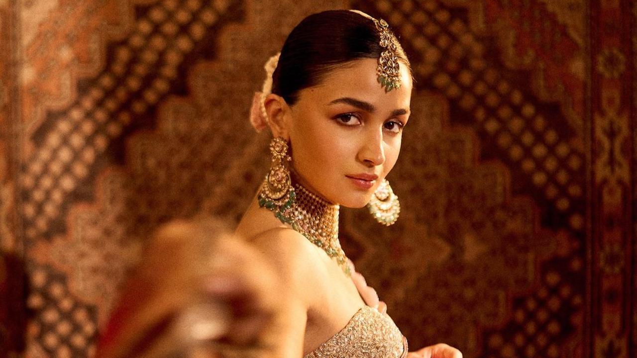 Alia Bhatt watches dance videos of THIS Bollywood actress before preparing for her own songs