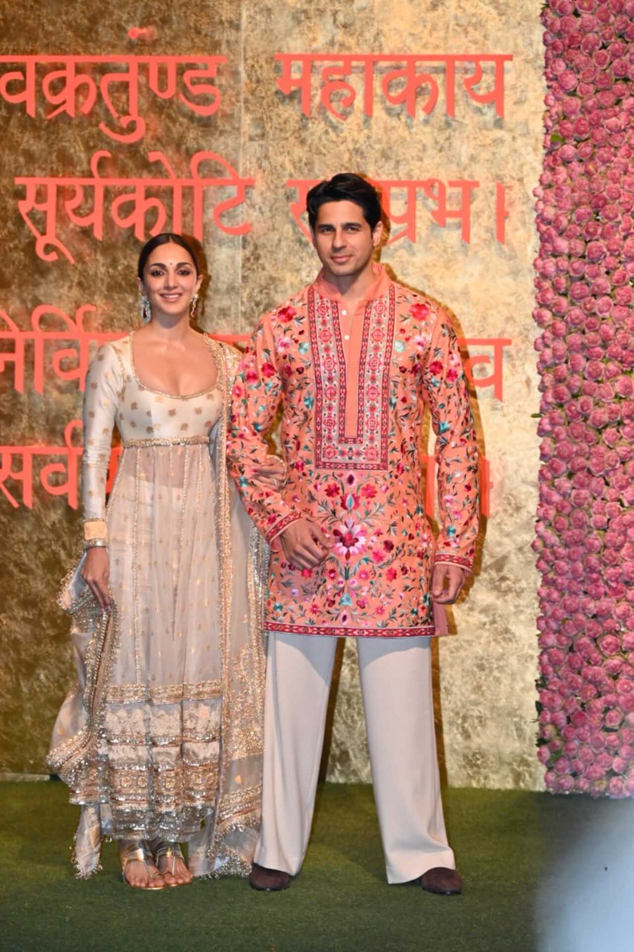 Bollywood's favourite couple Kiara Advani and Sidharth Malhotra nailed their Ganpati day 1 look