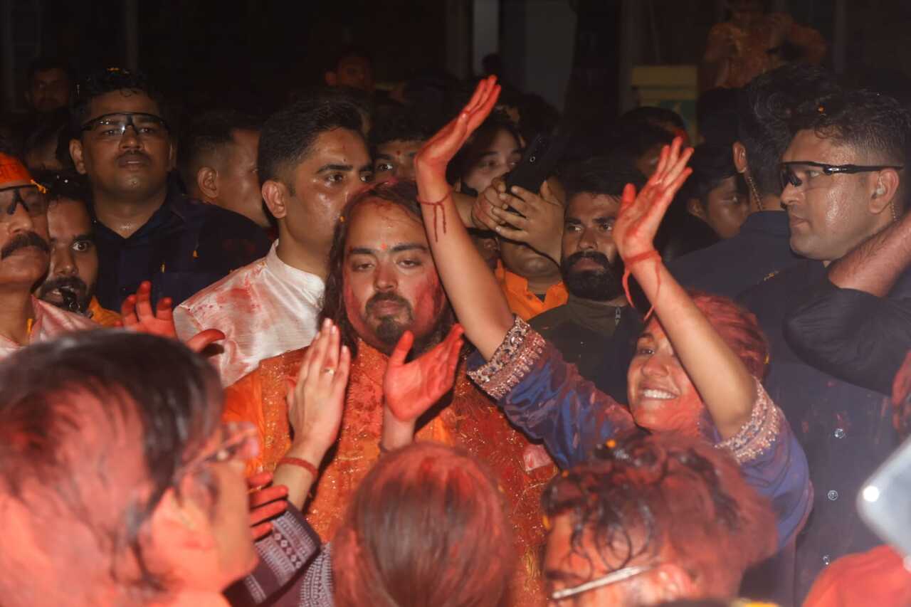 Newlyweds Anant Ambani and Radhika Merchant were seen dancing together at the visarjan. This marked their first Ganesh Chaturthi as a married couple