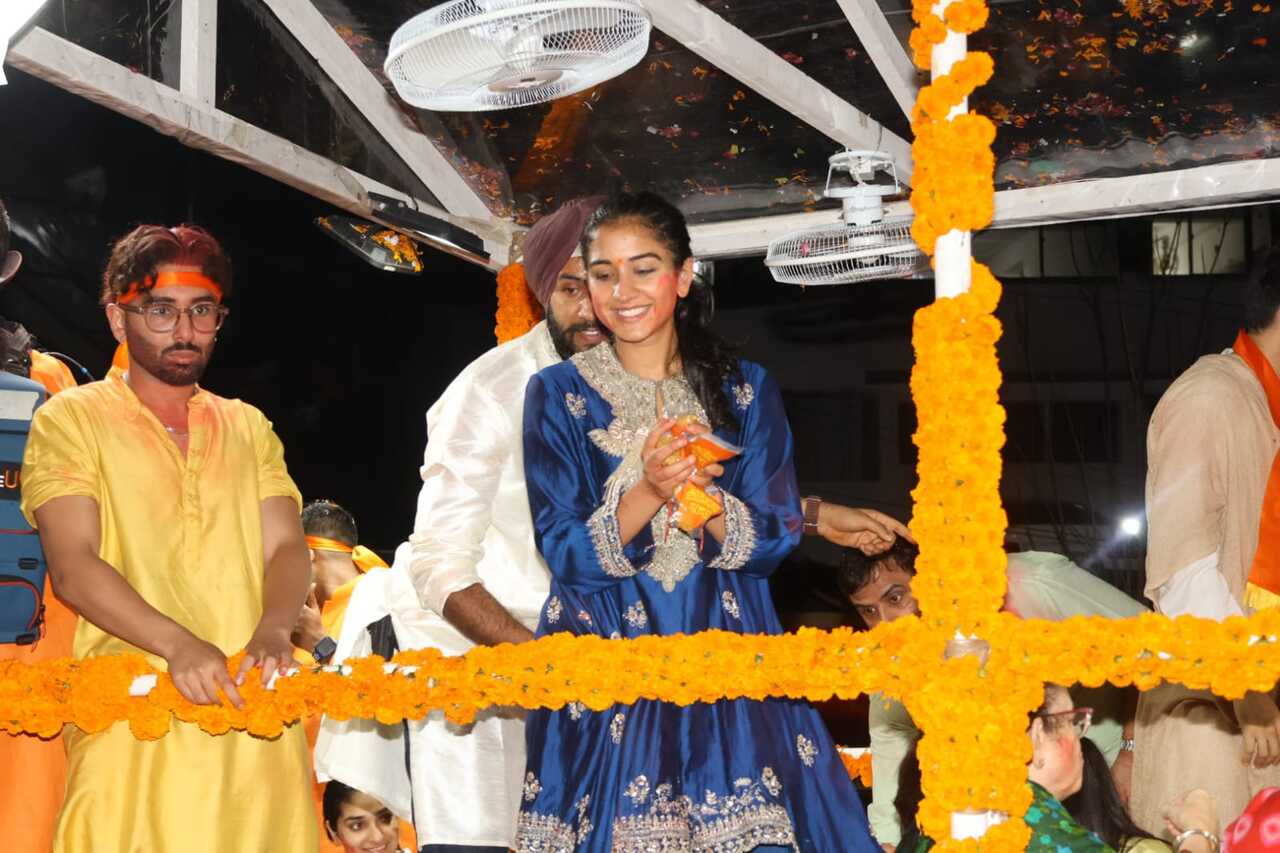 Reliance Industries Chairman Mukesh Ambani and his family took part in the 'Ganpati Visarjan' ceremony on Sunday night